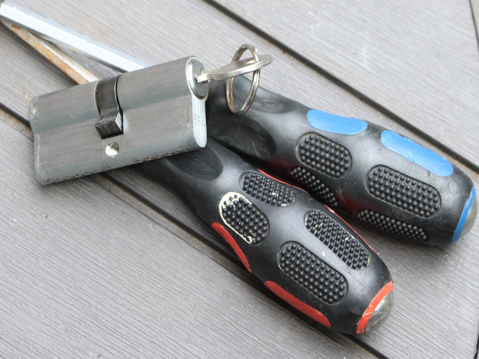 CV Locksmith Professional, courteous service is at hand; we are here to help, and special care is taken to ensure your door is not scratched or damaged once we leave. NO CALLOUT CHARGES! 07458 149 104
